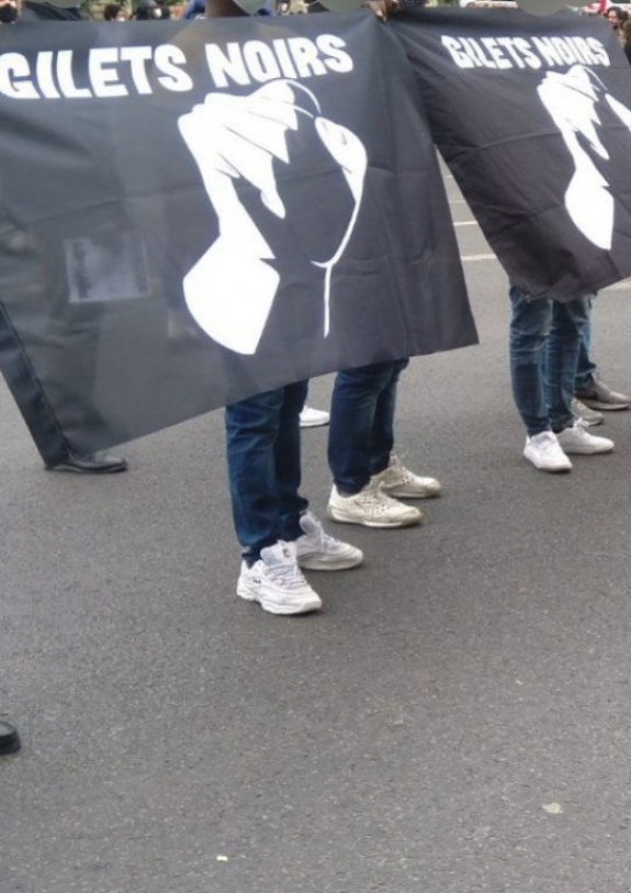 gilets noirs
