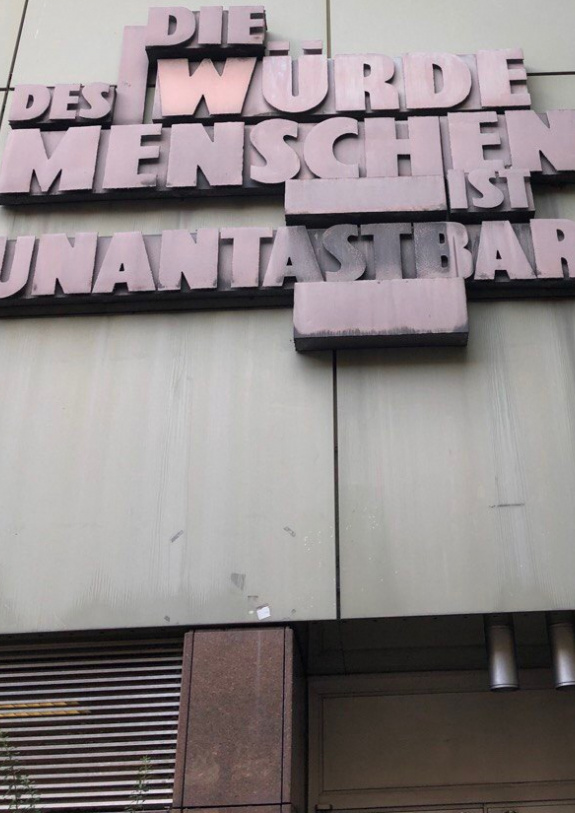 Eingang Gerichtsgebäude