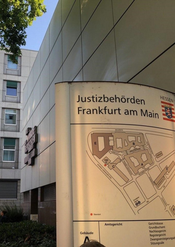 Eingang zum OLG Frankfurt