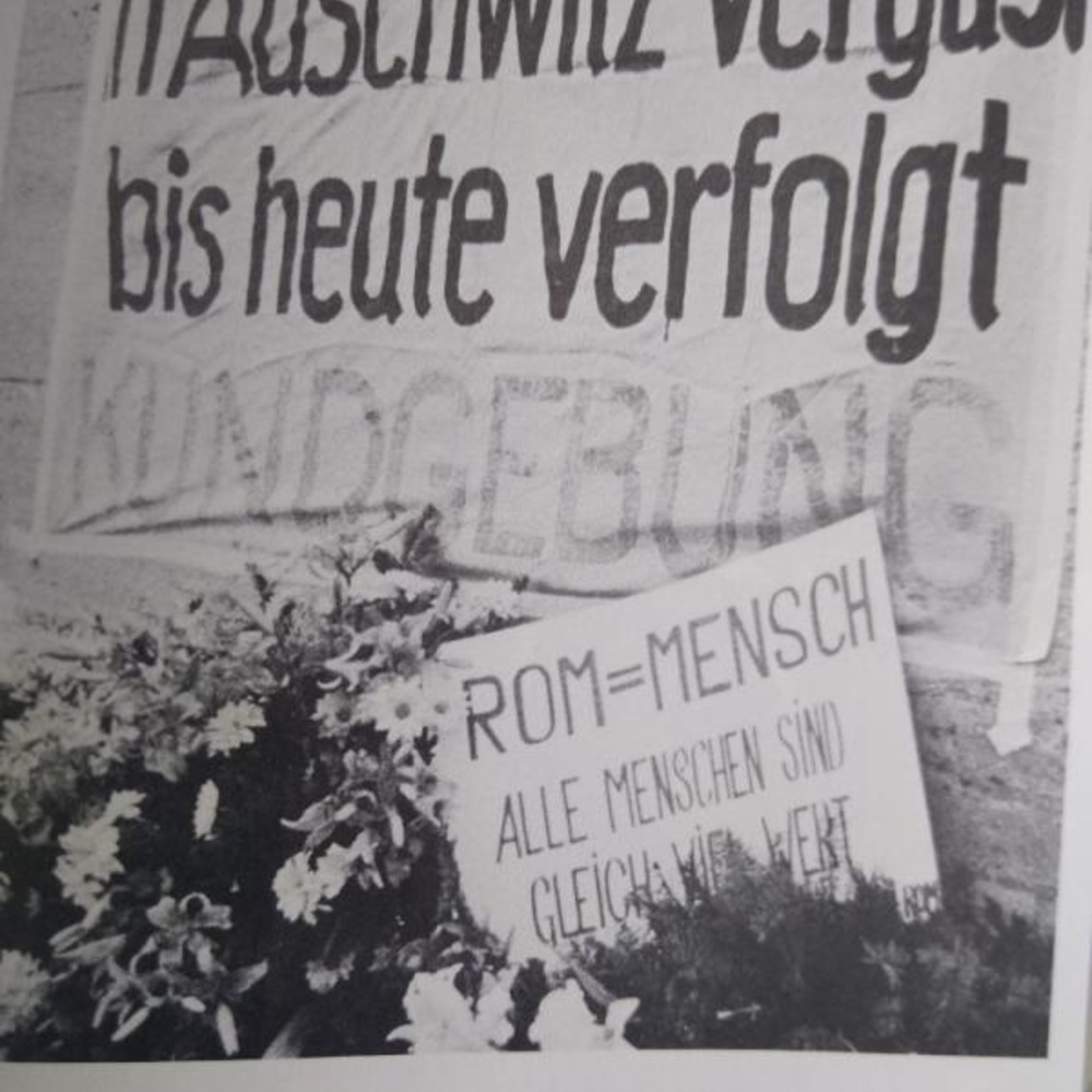 Bild von der Gedenkkundgebung im ehemaligen KZ Bergen-Belsen am 27.10.1979