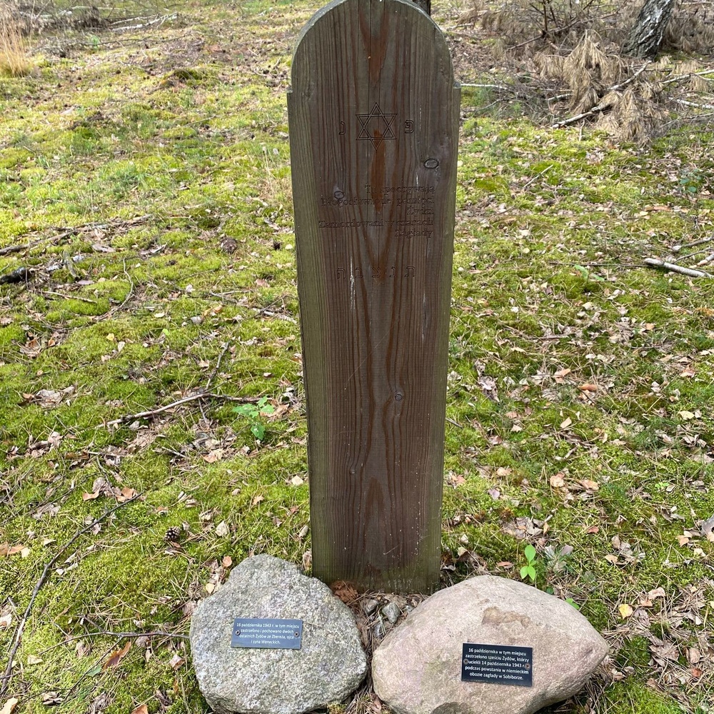 Grab- und Gedenksteine in Erinnerung an Juden_Jüdinnen aus Sobibór 