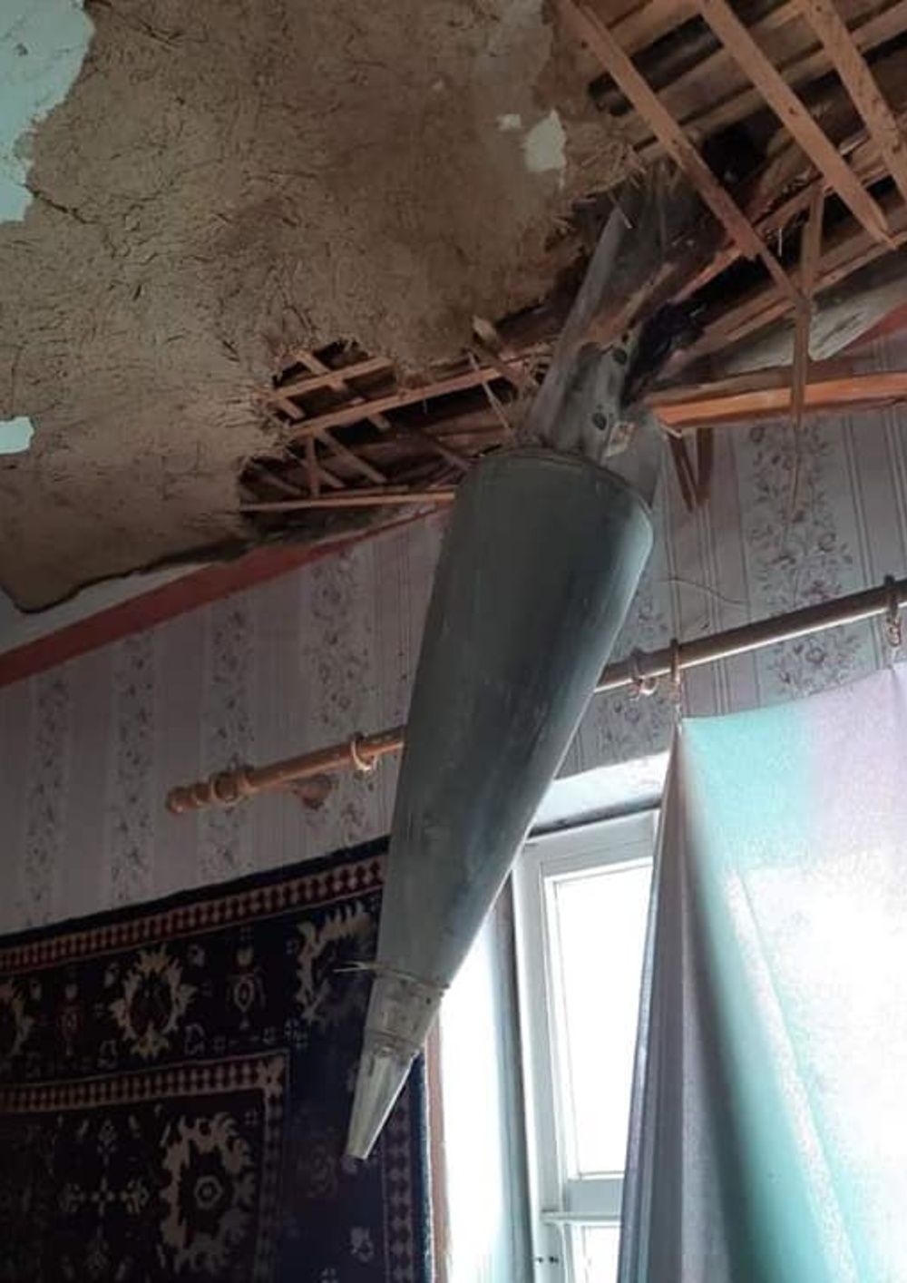 Russian Rocket hit private Apartment in Kharkiv