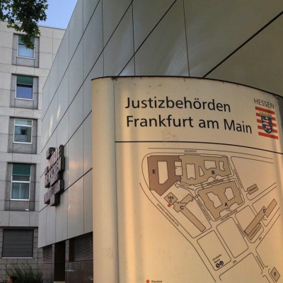 Eingang zum OLG Frankfurt